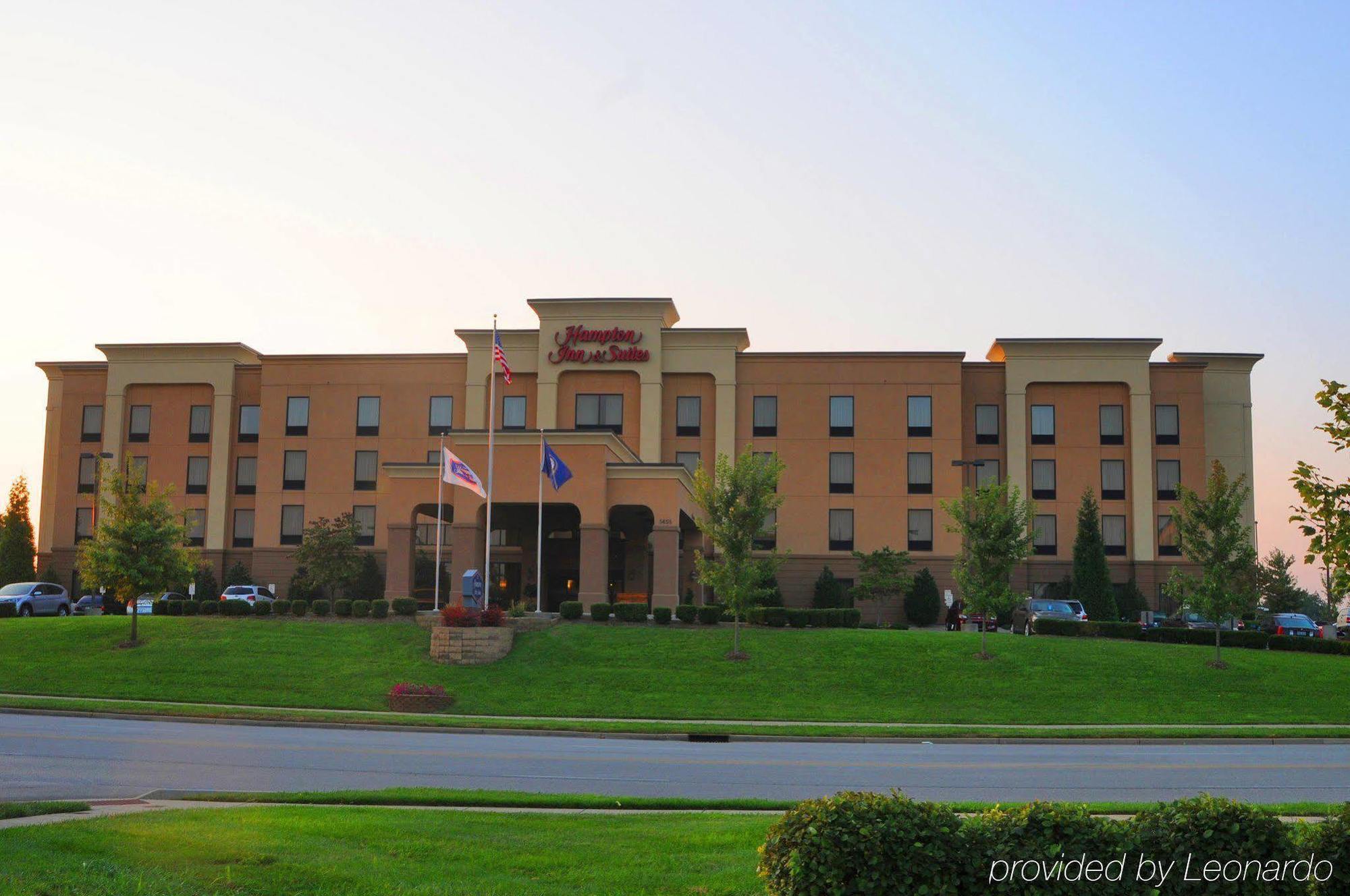 Hampton Inn & Suites Louisville East Exterior photo